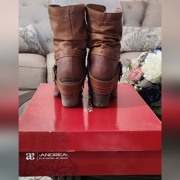 Andrea Boots - Picture 3 of 7